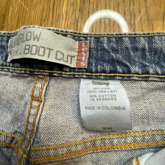 Levi’s Y2K super low bootcut pre-loved love fading on cuff size 9M - Picture 3 of 3